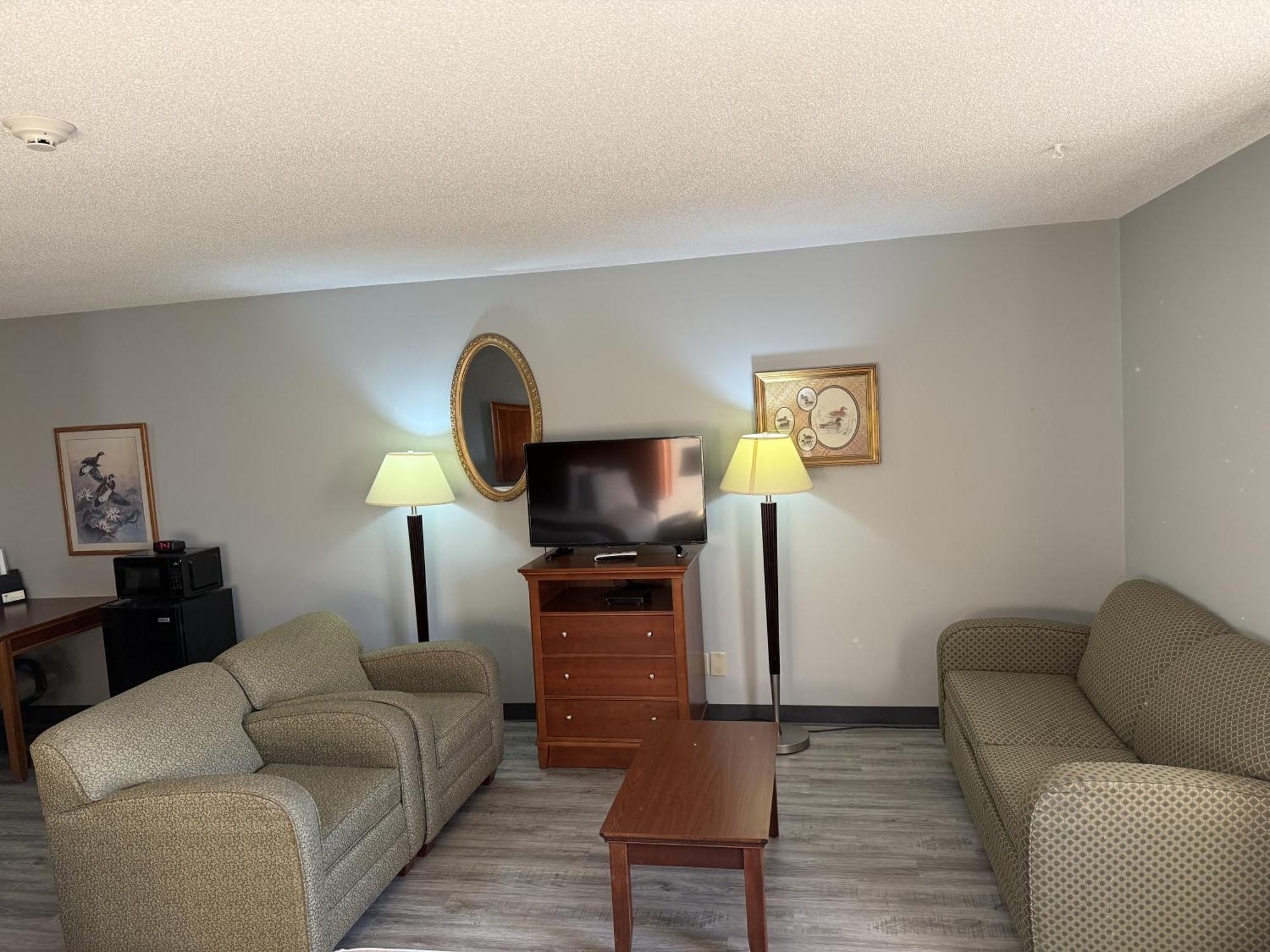Lake Tree Inn & Suites Marion Buitenkant foto