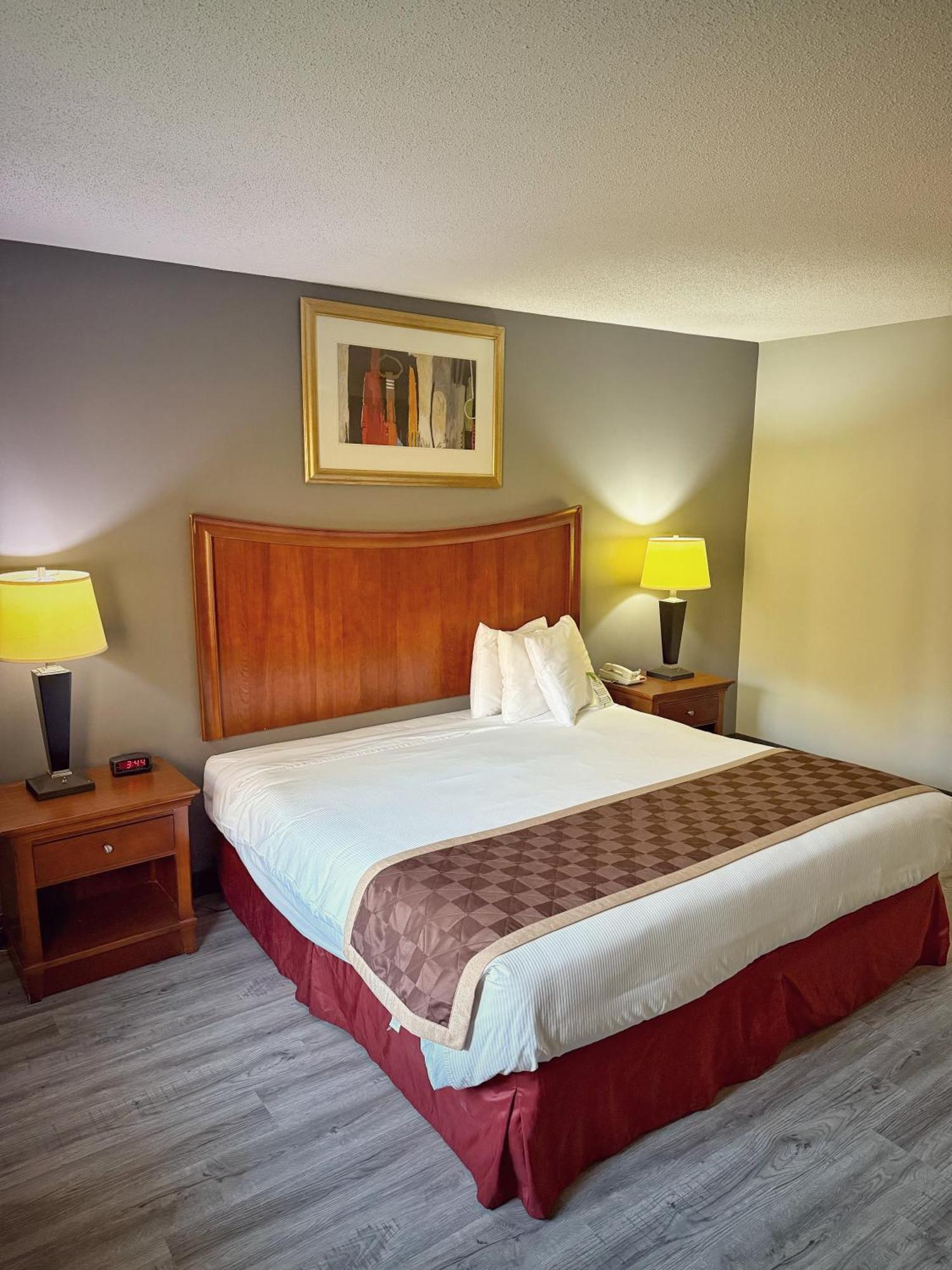 Lake Tree Inn & Suites Marion Buitenkant foto