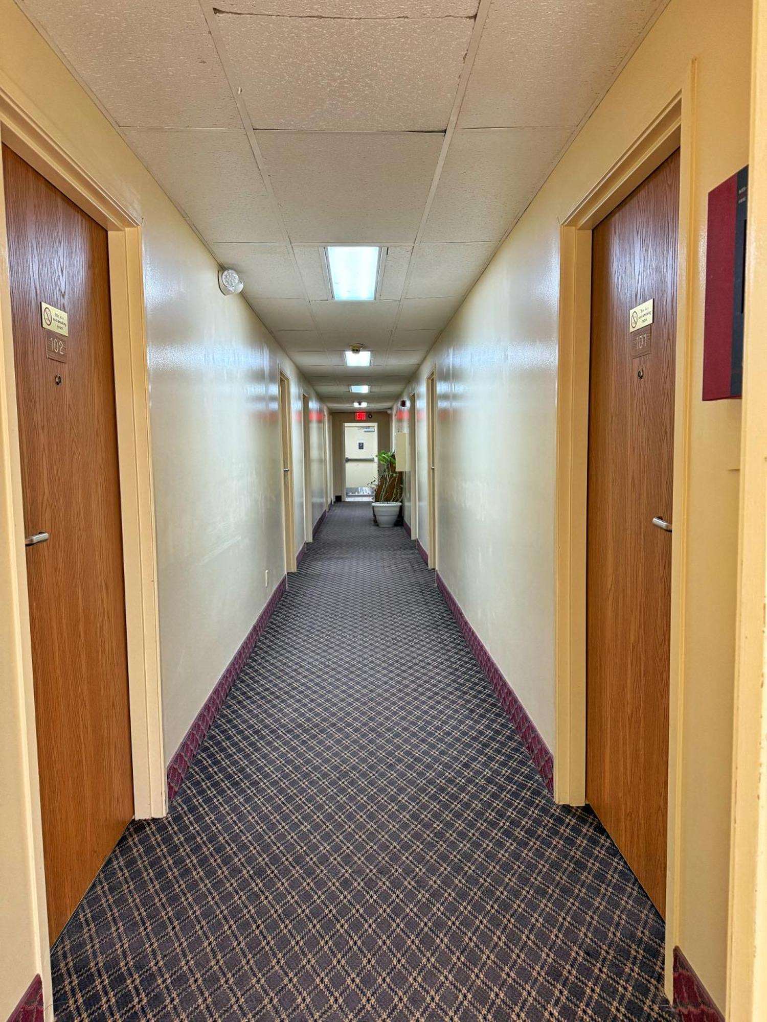 Lake Tree Inn & Suites Marion Buitenkant foto